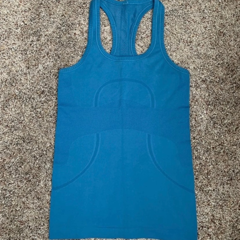 Swiftly tech lululemon razor top